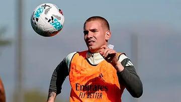 阿斯:马斯坦托诺放弃休息争取首发,他正期待为皇马打入首球