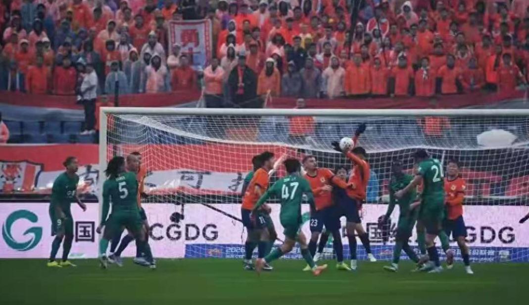 kaiyun-京鲁大战争议瞬间被无视？国安成受害者？裁判尺度统一性引发质疑