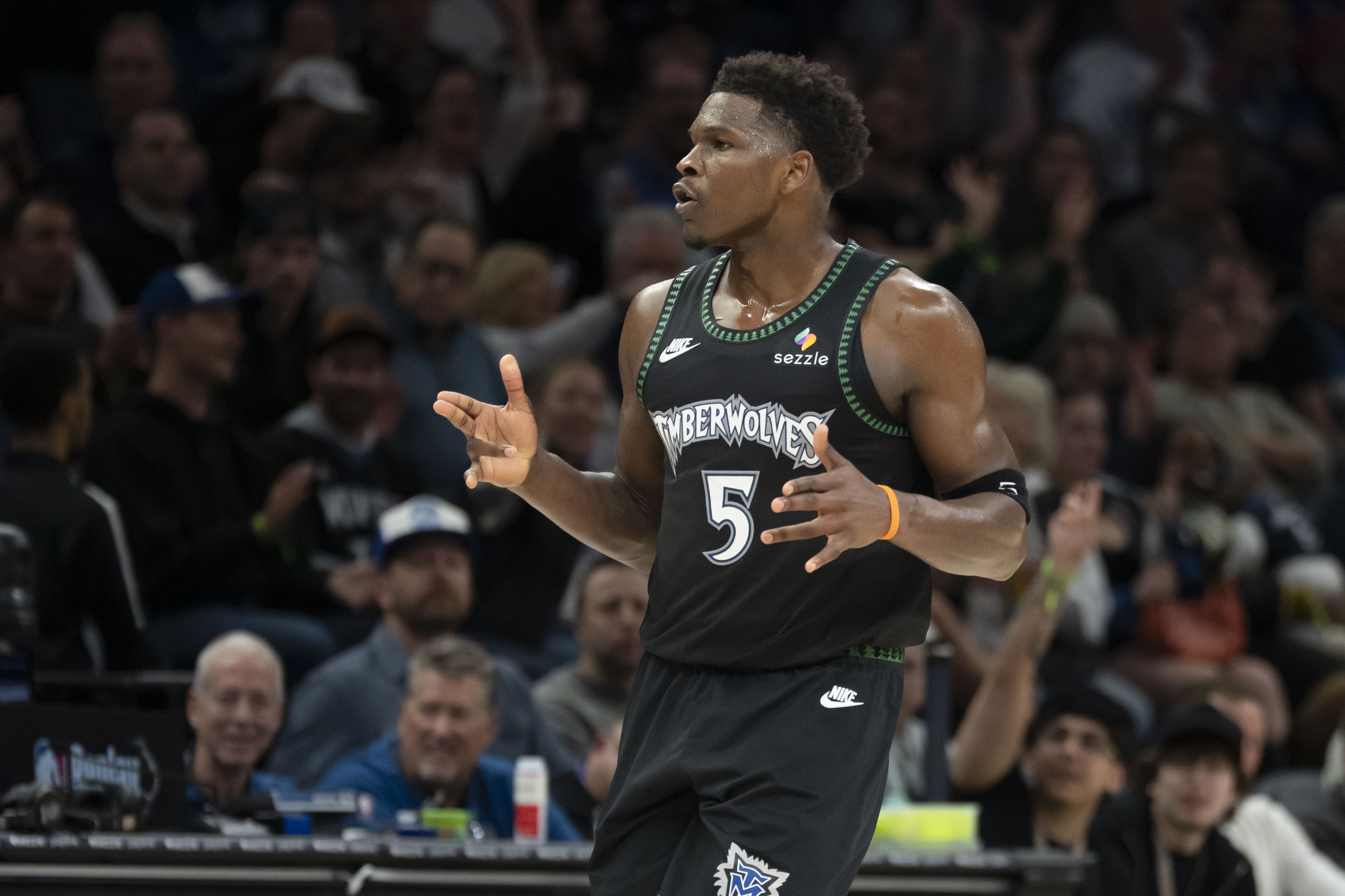 开云-迟到不影响状态！华子替补复出22分钟13中7砍17分4助 正负值+29